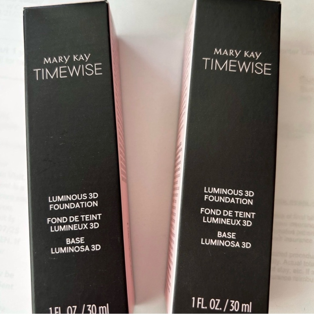 A pair of Mary Kay Timewise Luminous 3D Foundation - Luminous tint Ivory w120.